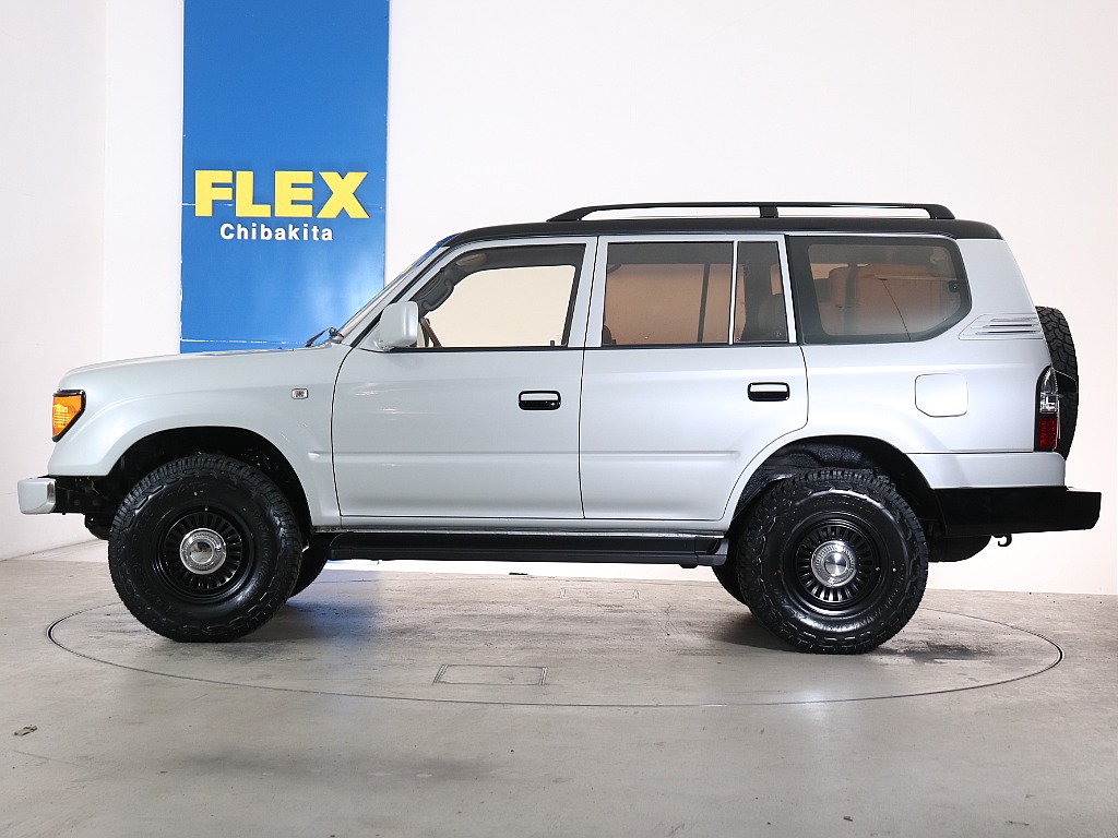 サイドステップ付きのお車です！小さいお子様でも乗り降りも簡単です！