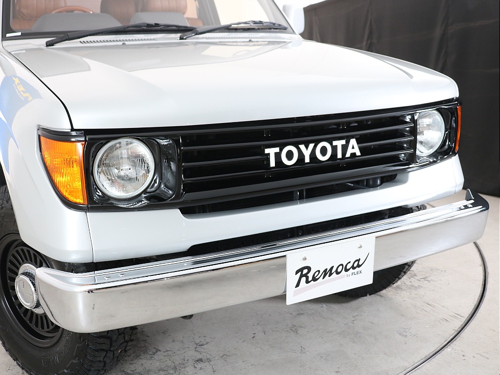 フロントグリルも艶アリブラックで塗装済み！統一感ある仕上がりに♪