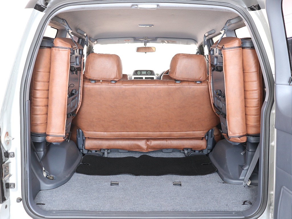 3列目を跳ね上げれば、ラゲッジスペースも確保できる！場面に合わせて使えるGoodpoint♪