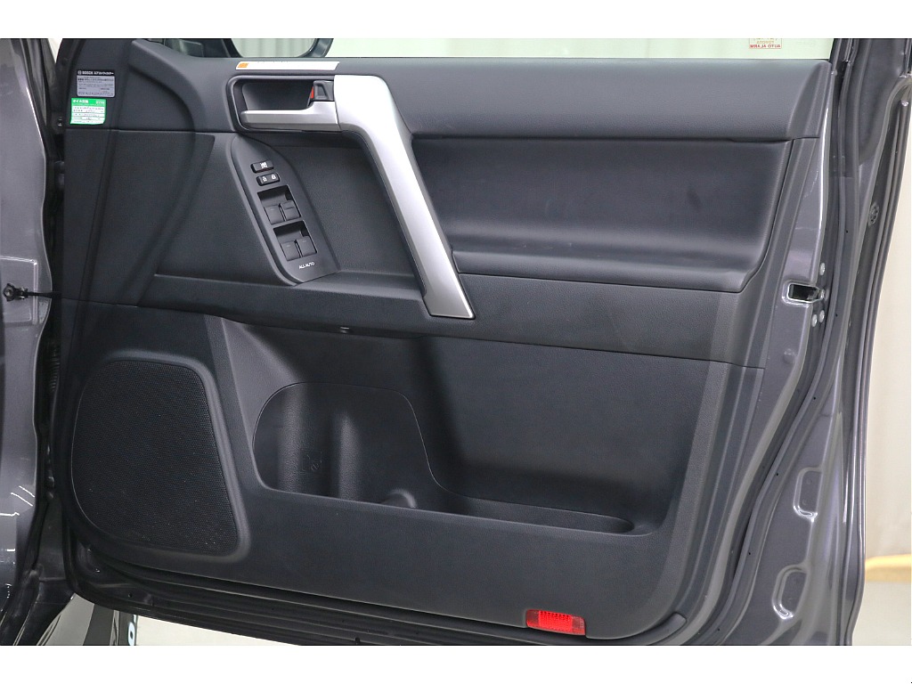 ドアトリムになります☆