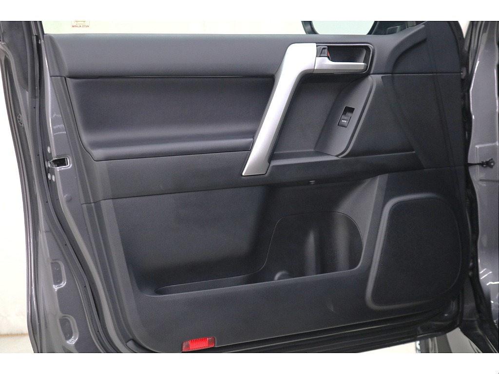 ドアトリムになります☆