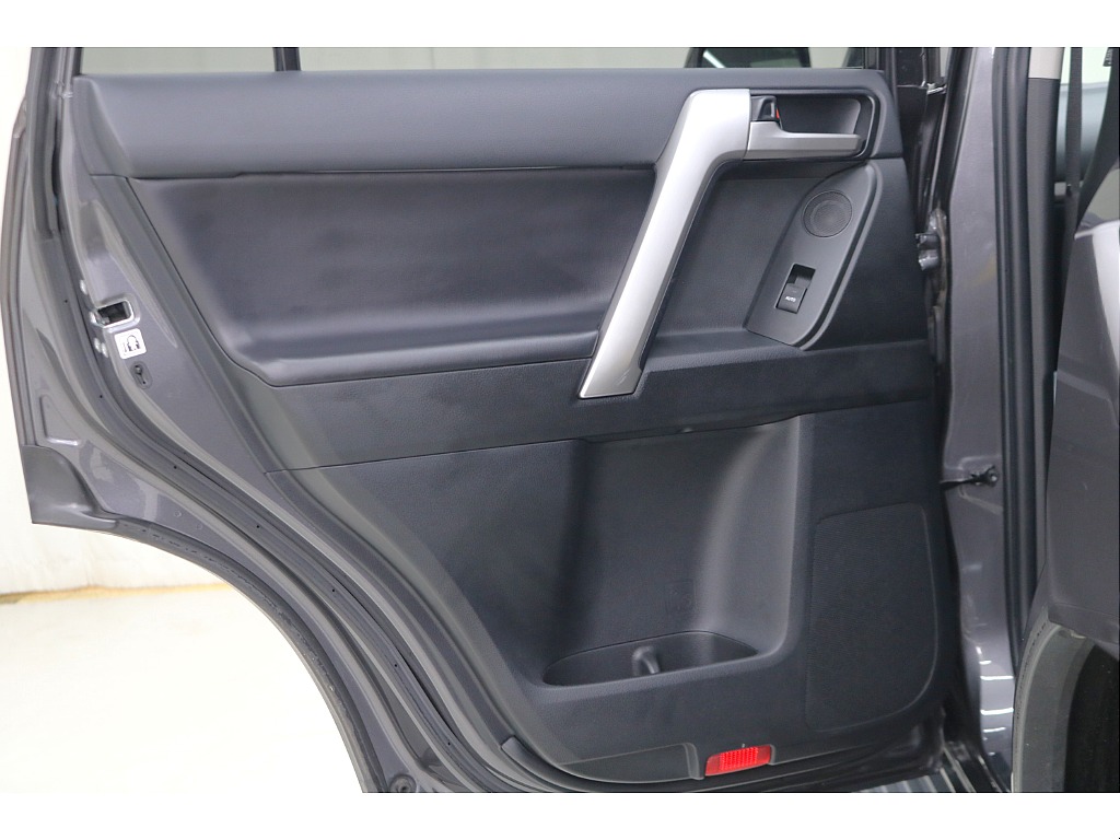 ドアトリムになります☆