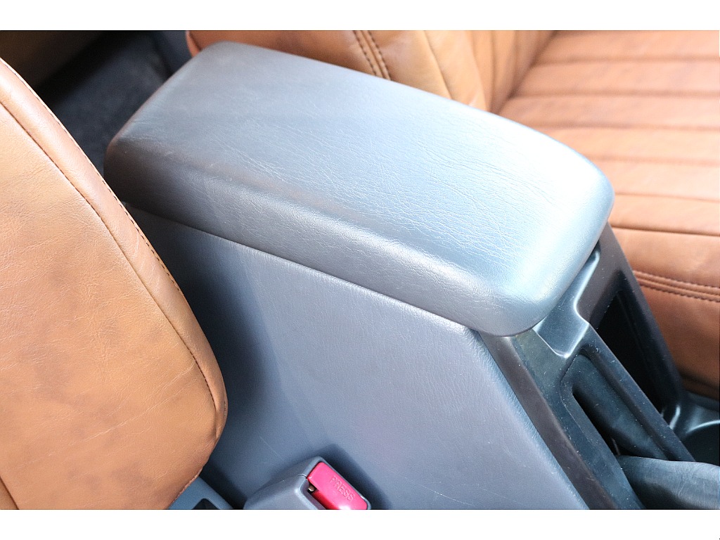 センターコンソール?肘置きとしても優秀です♪
