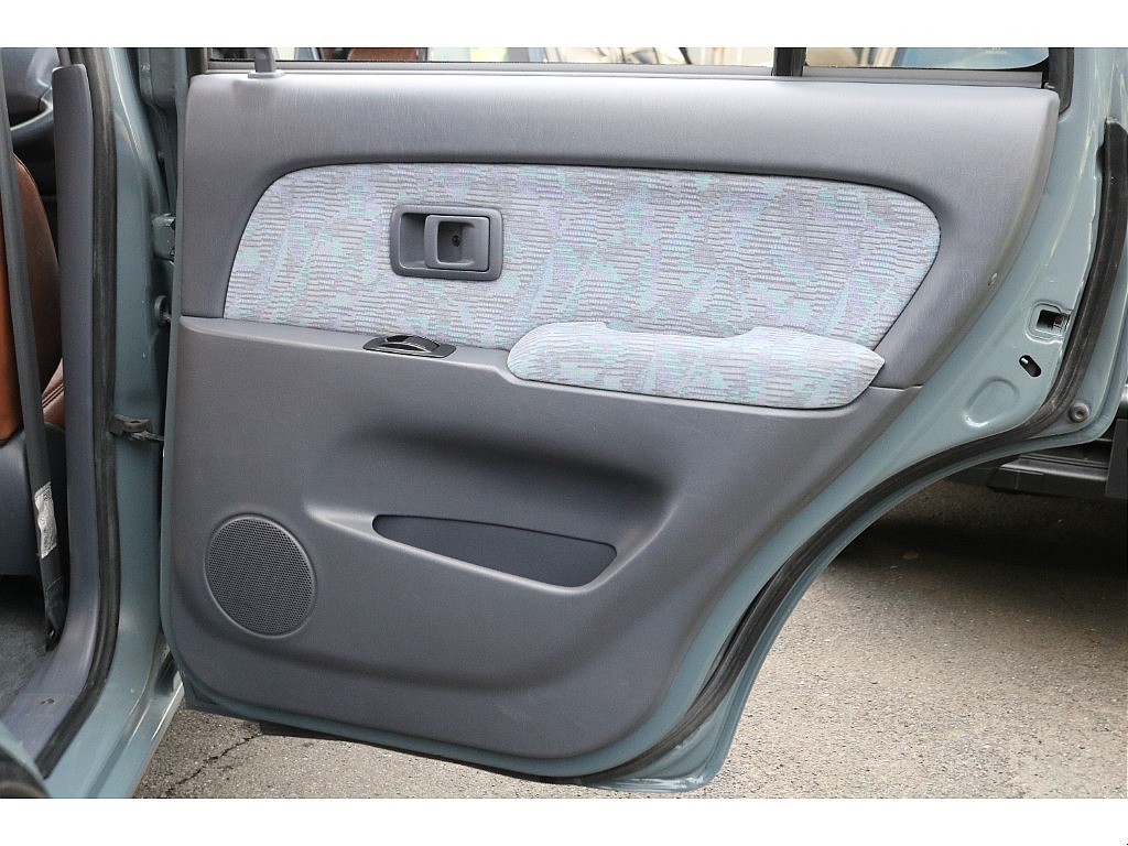 内張は剥がれ等見受けられません！