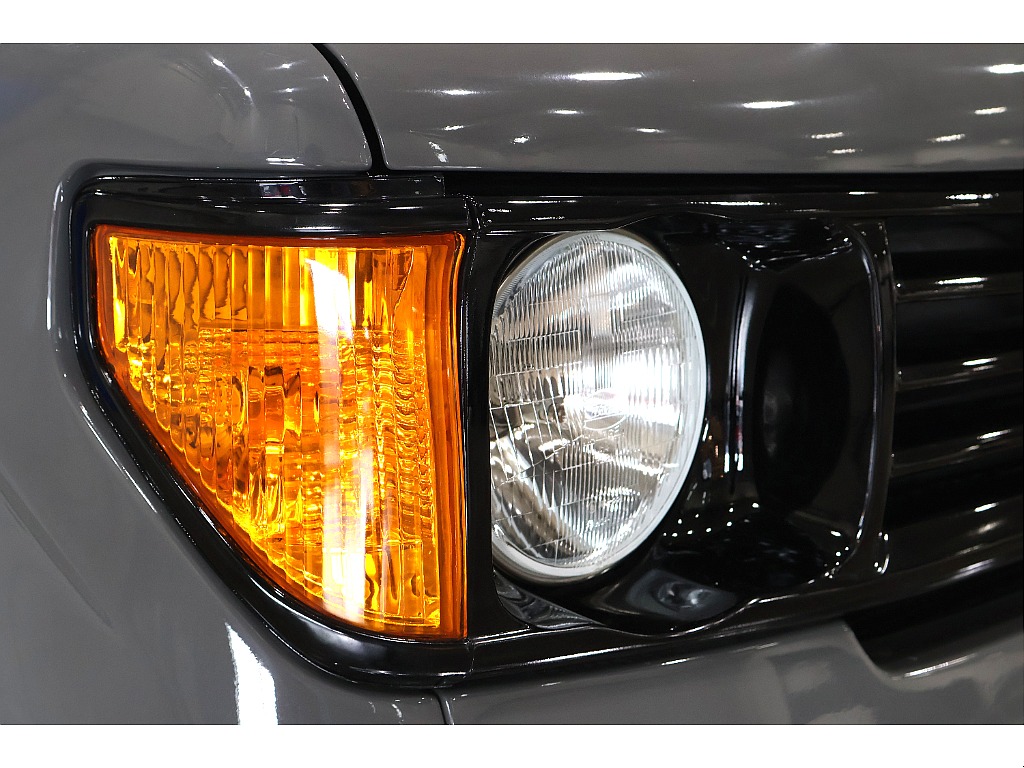 コーナーランプのオレンジが一気にクラシックの世界へ引き込みます。