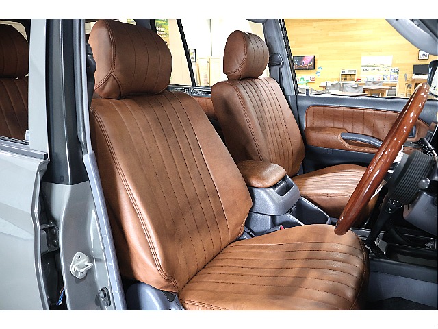 心が明るくなるようなシートカバーも装着しております♪