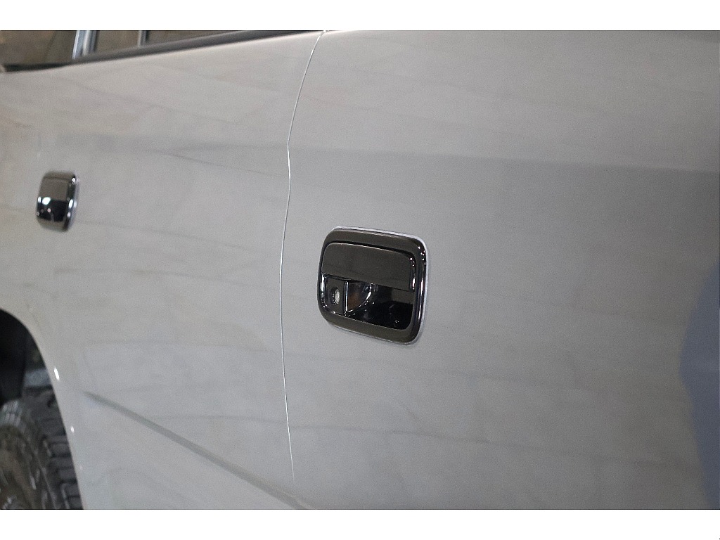 ドアノブ類はブラックで統一！