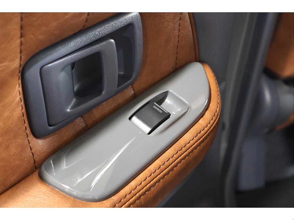 パネルはボディ同色塗装済み！