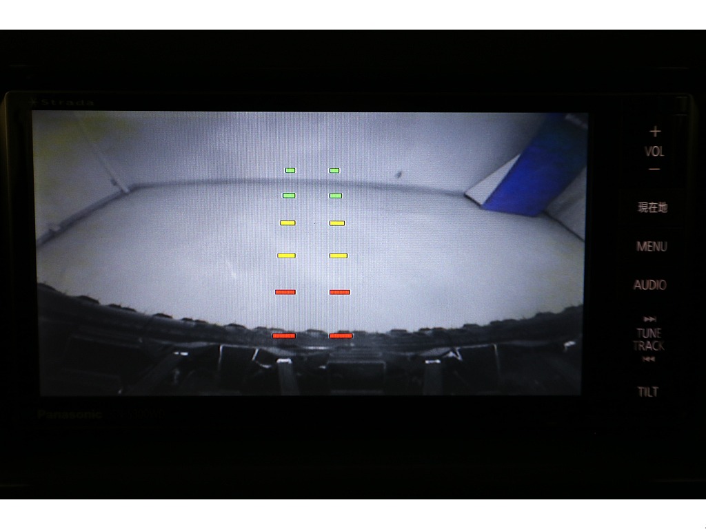 ストラーダＳＤナビ（フルセグ、Bluetooth対応）☆バックカメラ☆