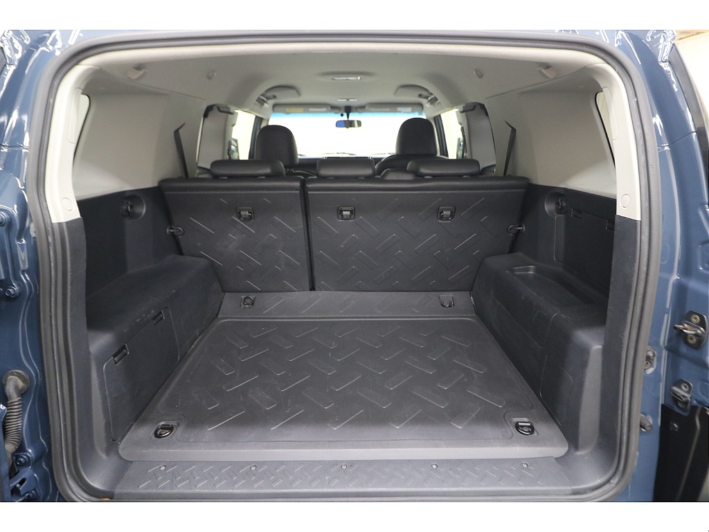 ラゲッジルームは広々と荷物がたくさん積めます♪