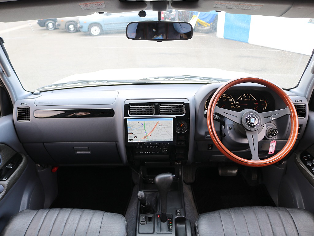 ＦＬＥＸグループは「すべての人に愛車を」をコンセプトに車種別に全国展開中！愛車と一緒に、ライフスタイルを充実させてもらいたいという思いで、ランクル仙台泉店では皆様のご要望になんでもお応えします♪