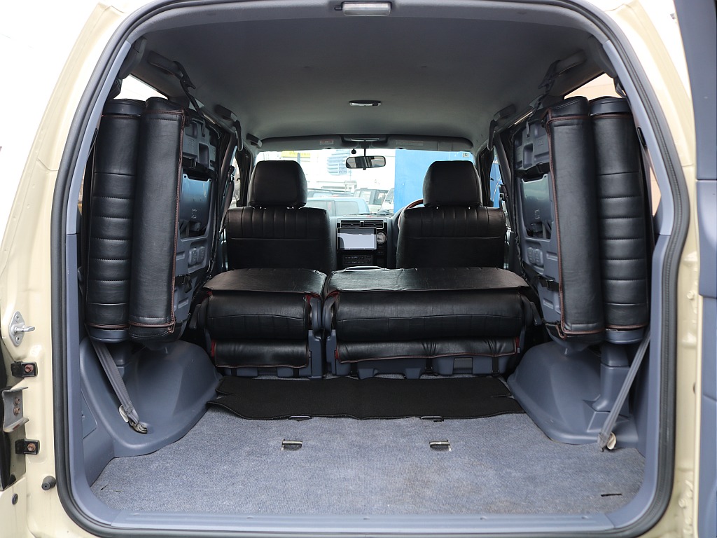 室内は専門のルームクリーニング施工済みです！小さなお子様連れのご家族様も安心してお乗りいただけます！外せる部品は外し、特殊洗剤＆専門用品で可能な限り汚れや使用感は除去します♪