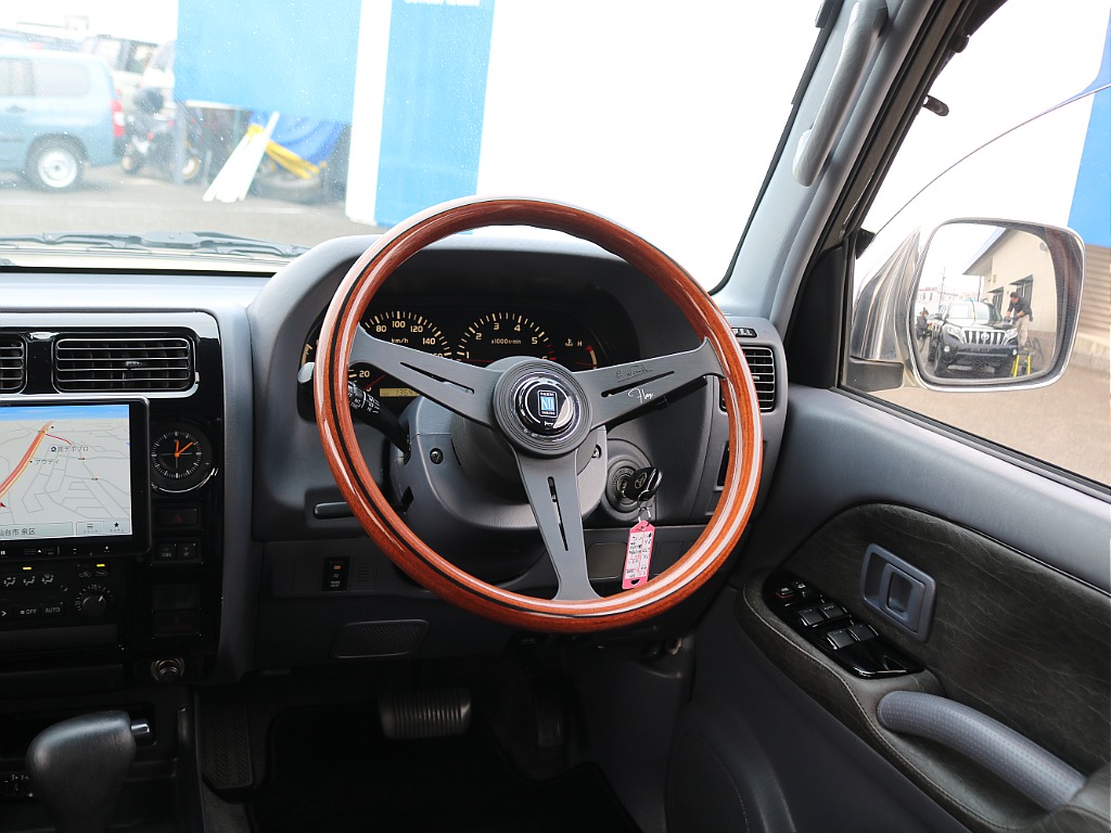 ＦＬＥＸグループは「すべての人に愛車を」をコンセプトに車種別に全国展開中！愛車と一緒に、ライフスタイルを充実させてもらいたいという思いで、ランクル仙台泉店では皆様のご要望になんでもお応えします♪