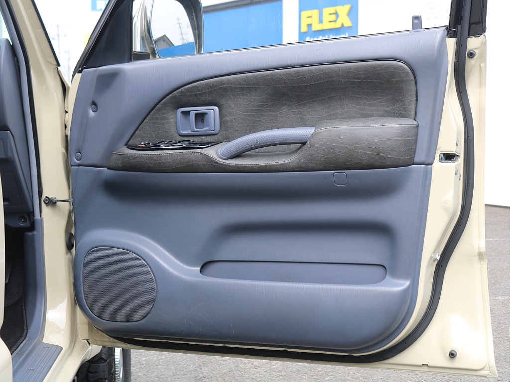 ＦＬＥＸグループは「すべての人に愛車を」をコンセプトに車種別に全国展開中！愛車と一緒に、ライフスタイルを充実させてもらいたいという思いで、ランクル仙台泉店では皆様のご要望になんでもお応えします♪