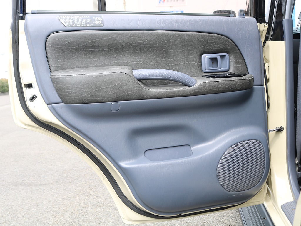 ＦＬＥＸグループは「すべての人に愛車を」をコンセプトに車種別に全国展開中！愛車と一緒に、ライフスタイルを充実させてもらいたいという思いで、ランクル仙台泉店では皆様のご要望になんでもお応えします♪