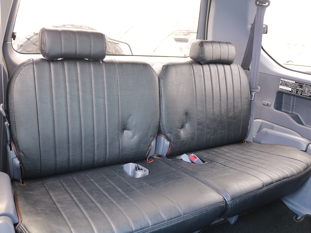 サードシートも付いており、8人乗りのお車となっております♪