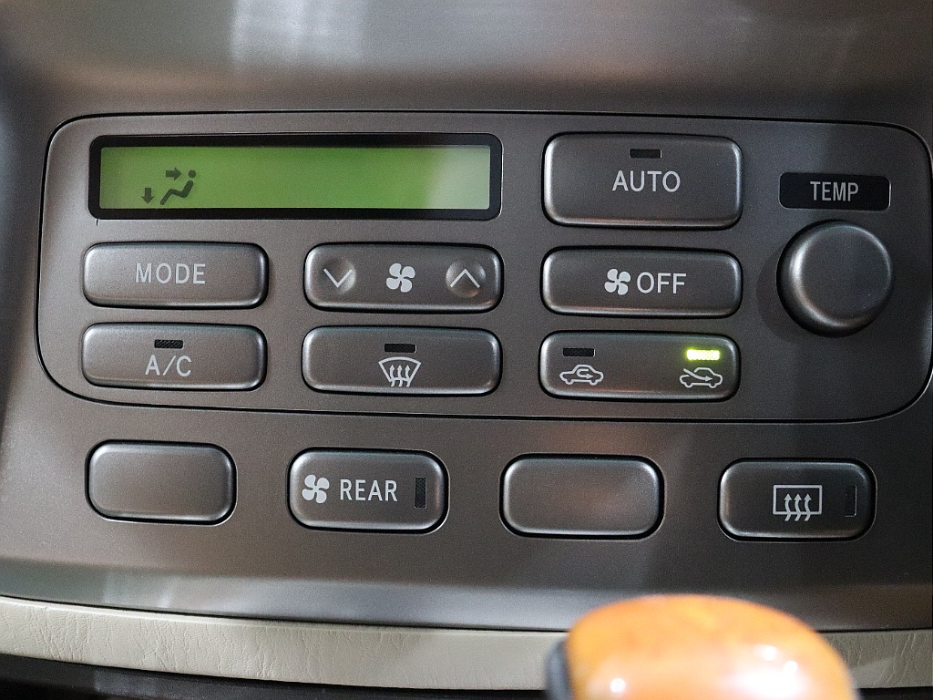 トヨタ ランドクルーザー100(20枚目)