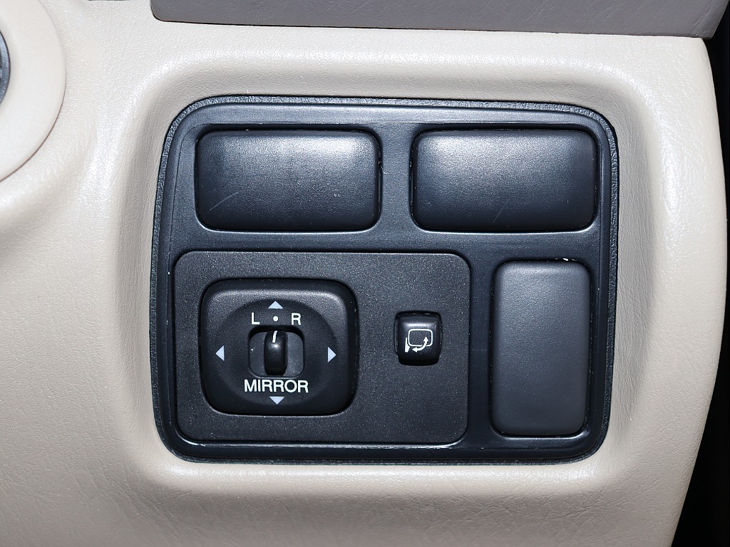 トヨタ ランドクルーザー100(28枚目)