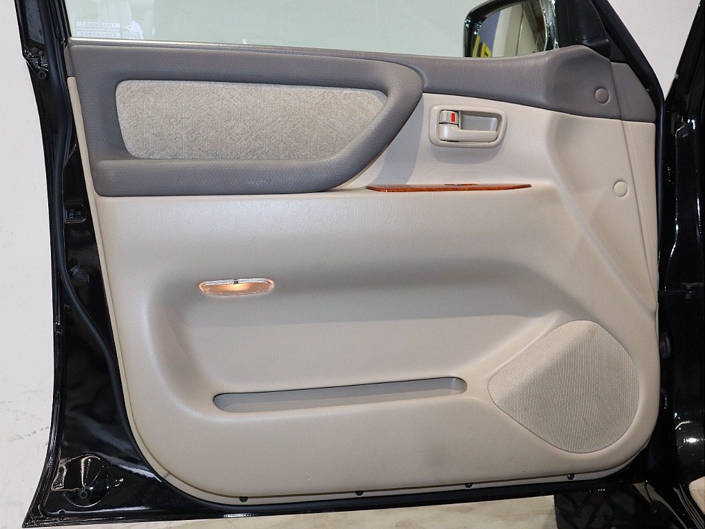 トヨタ ランドクルーザー100(31枚目)