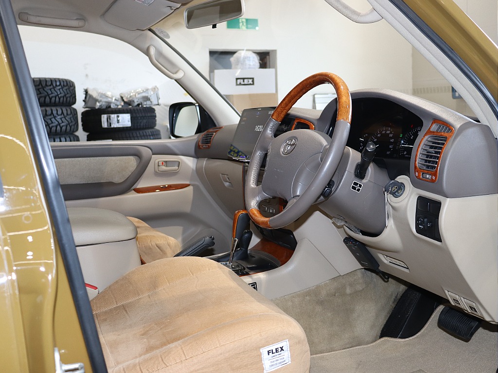 Renoca 106/ランドクルーザー100・走行距離4万キロ台・シシリアンオリーブペイント