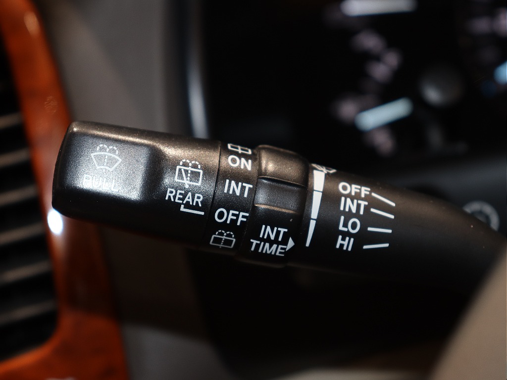 Renoca 106/ランドクルーザー100・走行距離4万キロ台・シシリアンオリーブペイント