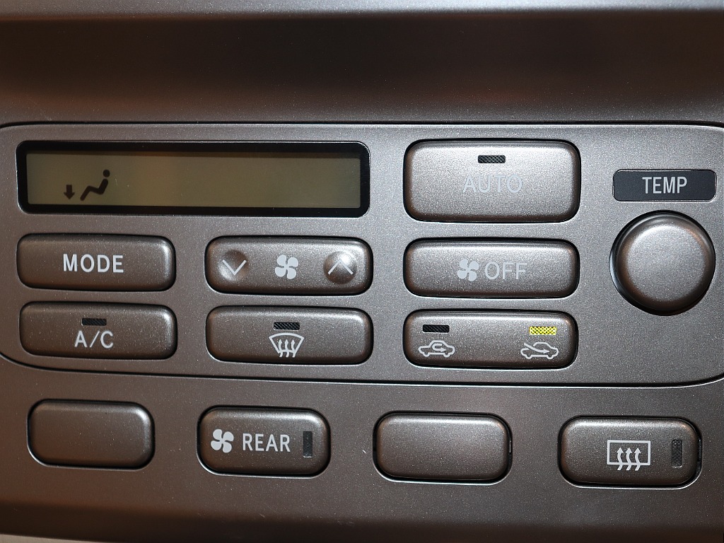 Renoca 106/ランドクルーザー100・走行距離4万キロ台・シシリアンオリーブペイント