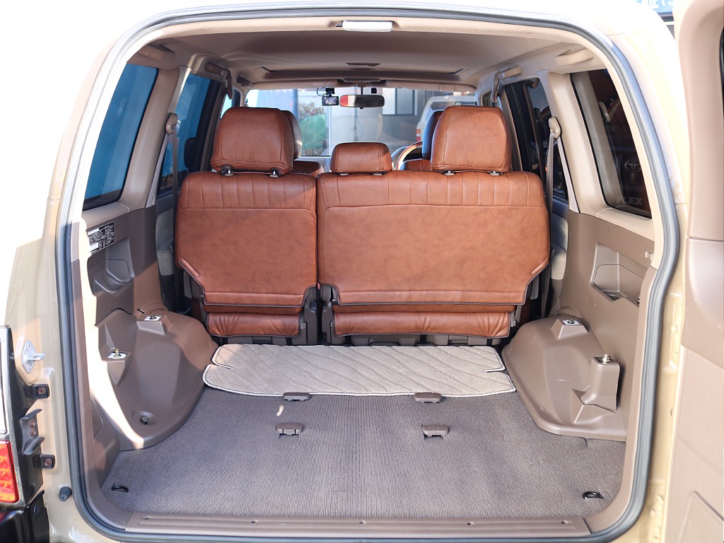 ラゲージルームは広々しています！ご家族でキャンプ、友人とスノーボードやゴルフ、一人旅で車中泊、と考えるだけでワクワクしますね♪良い思い出をたくさん作りましょう！