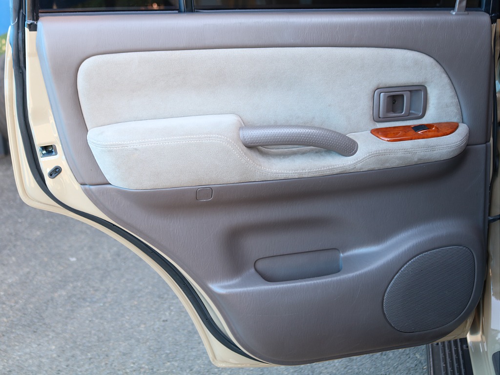 ＦＬＥＸグループは「すべての人に愛車を」をコンセプトに車種別に全国展開中！愛車と一緒に、ライフスタイルを充実させてもらいたいという思いで、ランクル仙台泉店では皆様のご要望になんでもお応えします♪