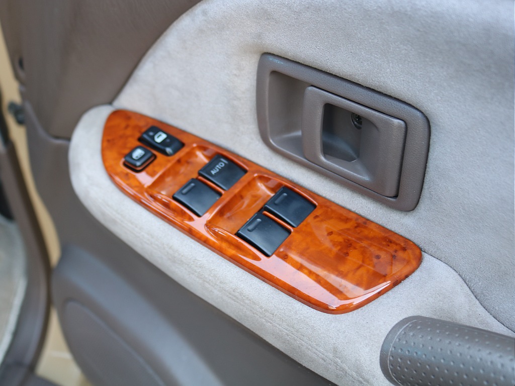 ＦＬＥＸグループは「すべての人に愛車を」をコンセプトに車種別に全国展開中！愛車と一緒に、ライフスタイルを充実させてもらいたいという思いで、ランクル仙台泉店では皆様のご要望になんでもお応えします♪