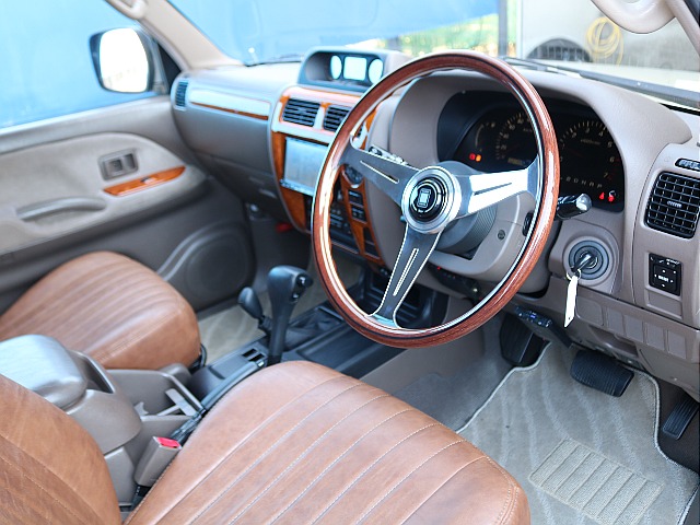 ナルディウッドステアリング！お取付するだけで内装がよりクラシックな印象に♪