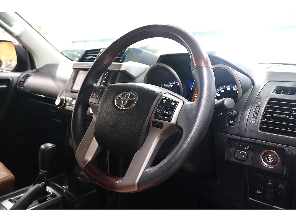 トヨタ ランドクルーザープラド(4枚目)