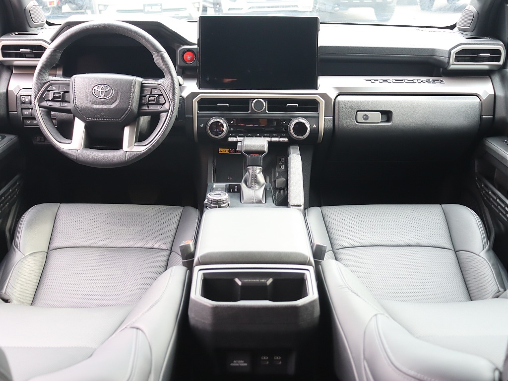 ピックアップとは思えないラグジュアリーな内装です！
