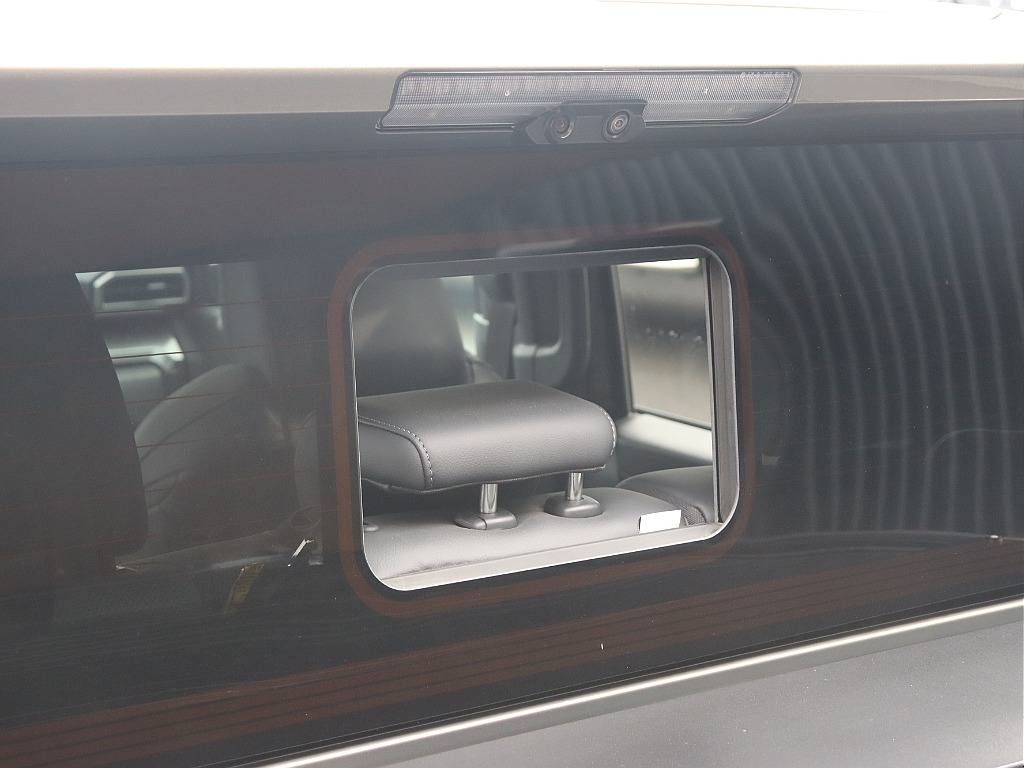 リアガラスもスライドするのはありがたいですね☆