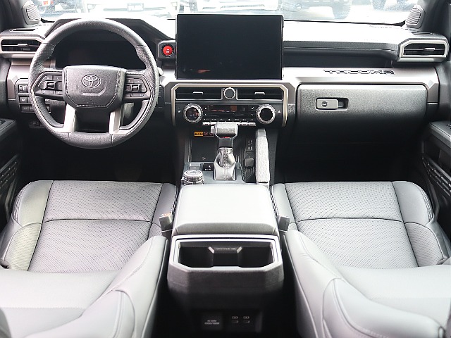 ピックアップとは思えないラグジュアリーな内装です！