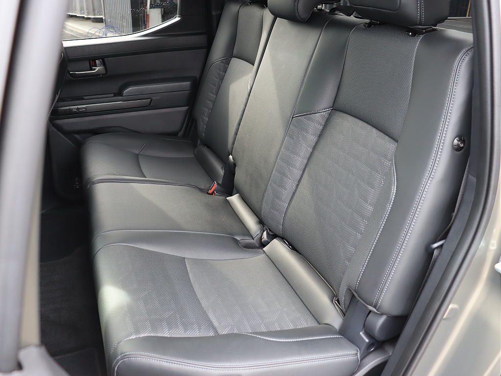 セカンドシートもゆったりお座りいただけます☆