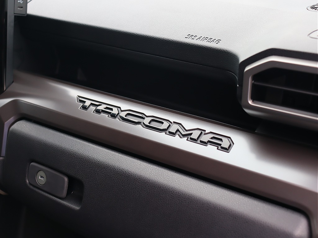 ダッシュボード上のTACOMAロゴがカッコいい♪