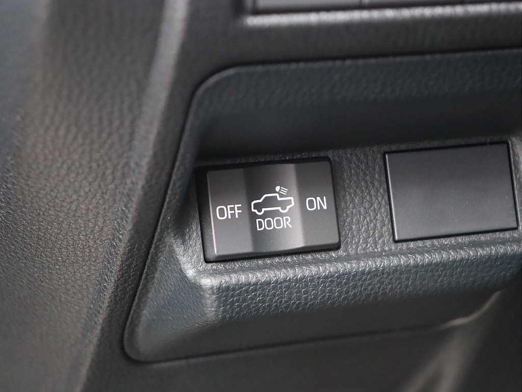 荷台には作業灯まで標準装備！