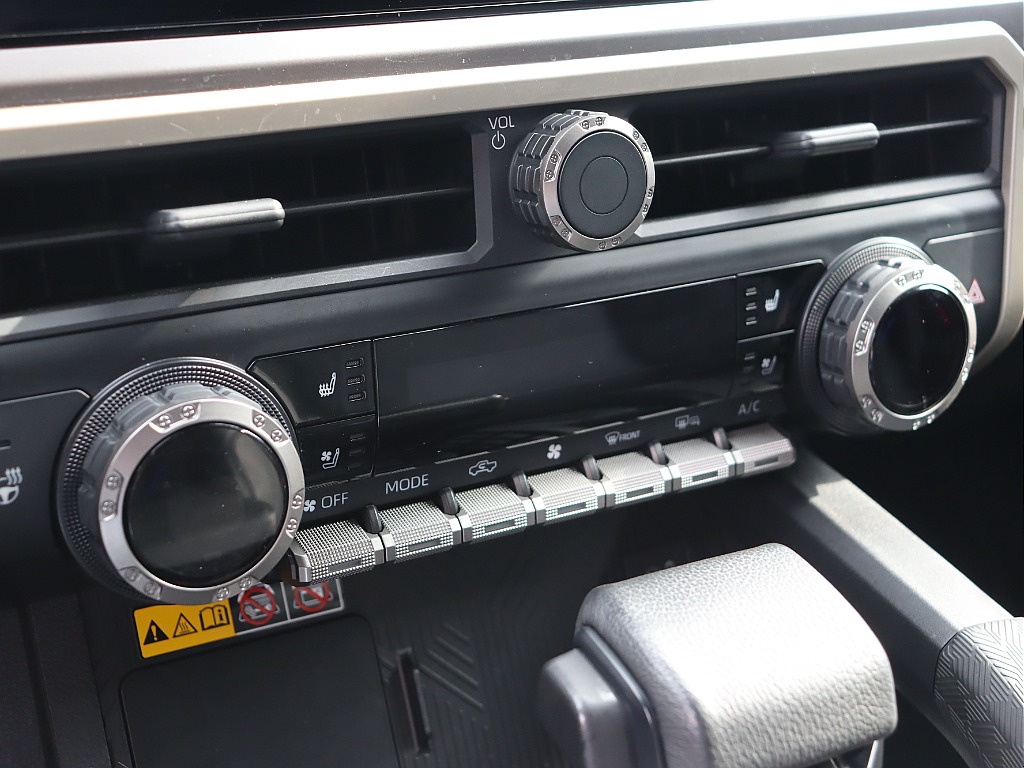 メーカーオプションのシートヒーター・シートベンチレーション完備！