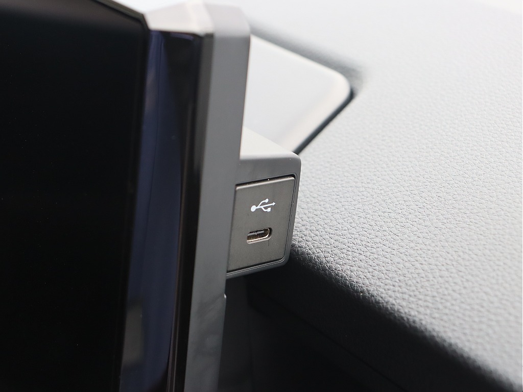 タイプCソケットも付いてますよ！