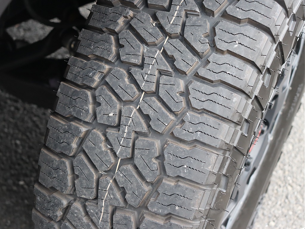 新品タイヤで溝もバッチリです！