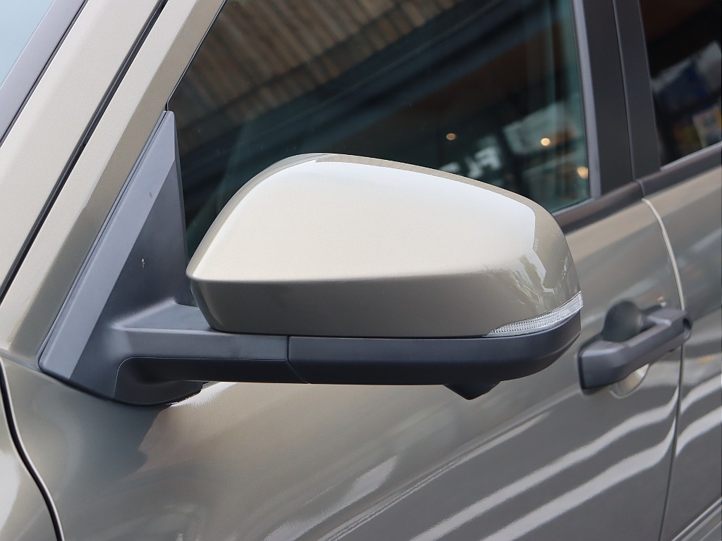 ボディ同色のサイドミラー！