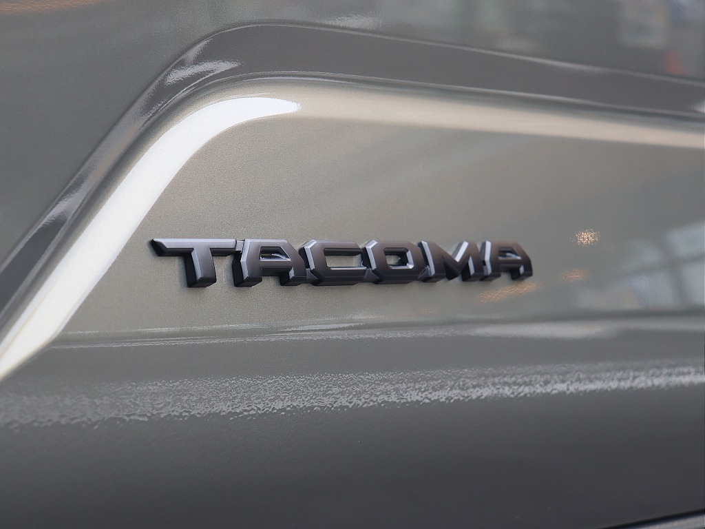 サイドのTACOMAエンブレムが良いですね♪