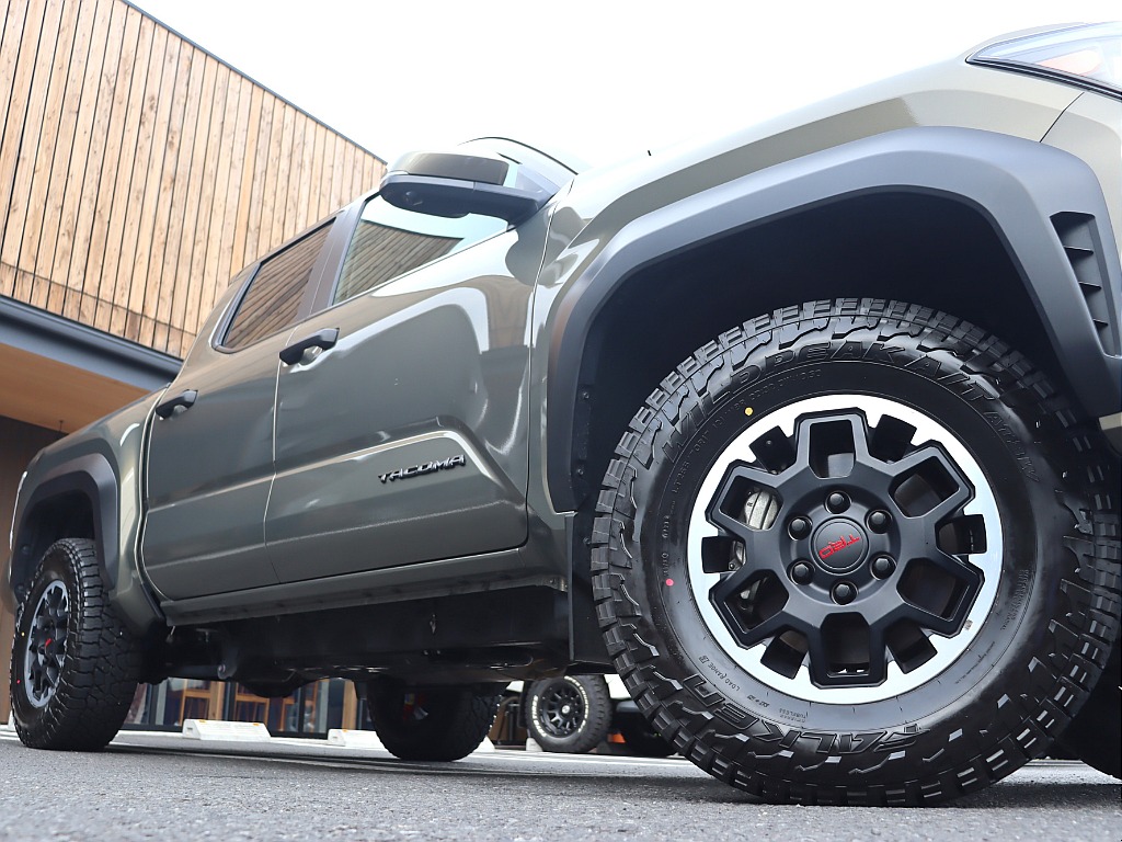 TRDオフロード専用ホイールに新品FALKENワイルドピークタイヤをインストール☆