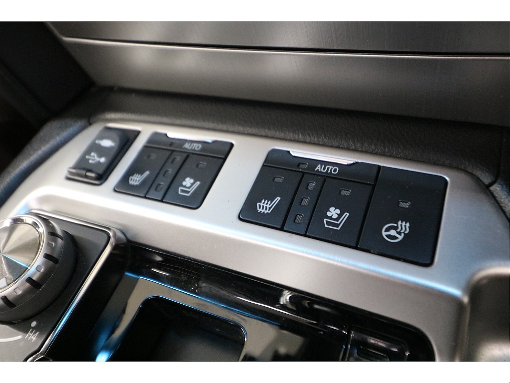 シートヒーター＆ベンチレーター☆ステアリングヒーター☆