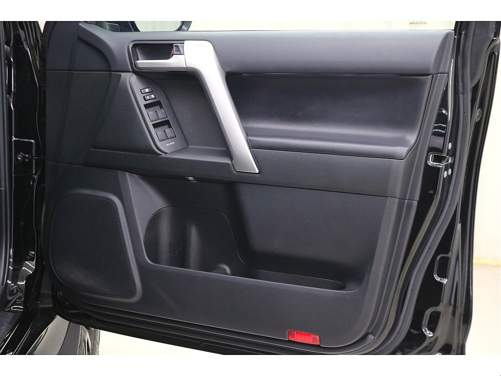 ドアトリムになります☆