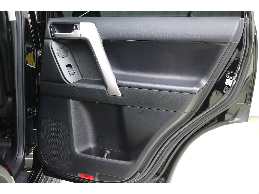 ドアトリムになります☆