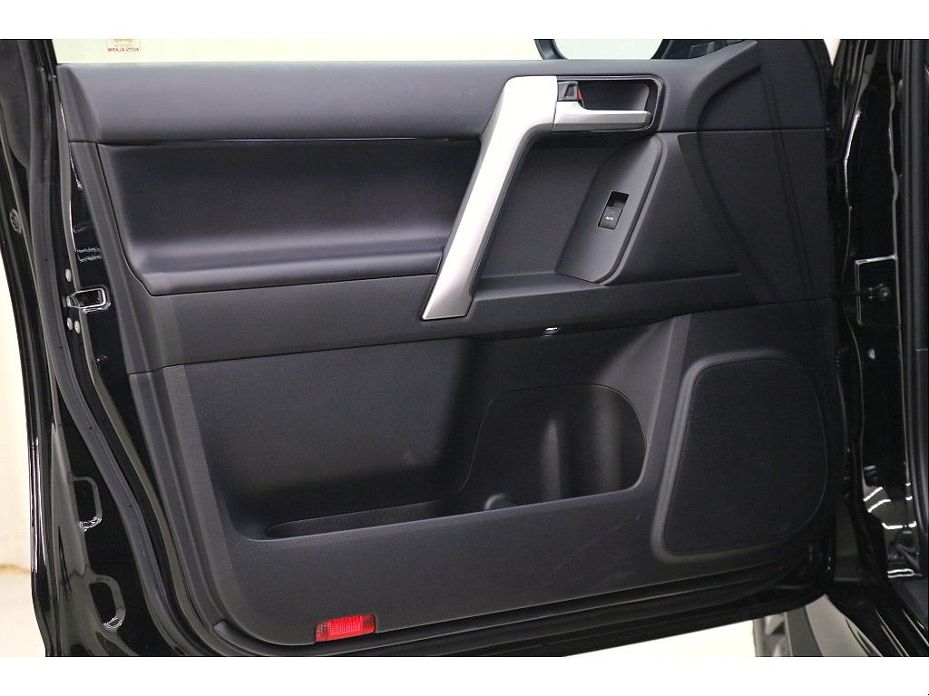 ドアトリムになります☆