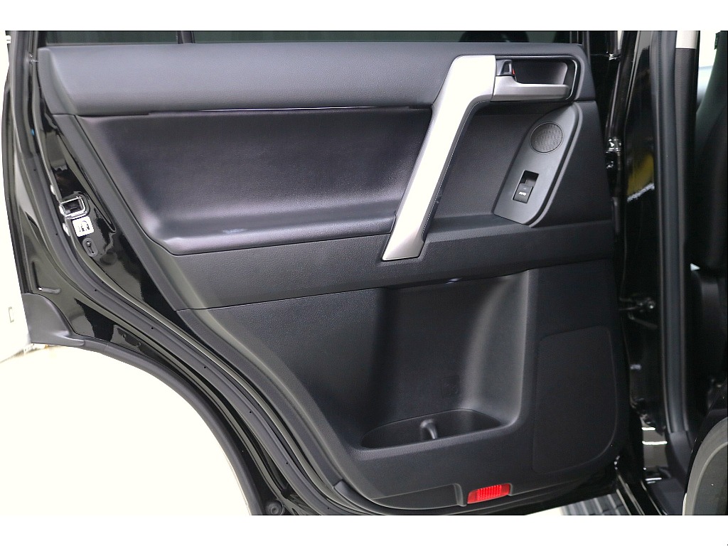 ドアトリムになります☆