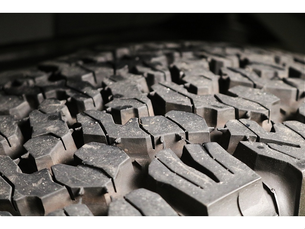 ＢＦグッドリッチＫＯ２　ＡＴタイヤ×特別仕様車専用１８インチＡＷ☆