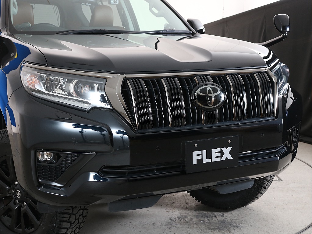 専用漆黒メッキグリルを装着！70thアニバーサリーモデルの特別仕様！